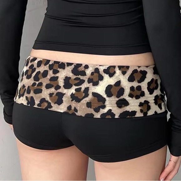 Pants - Y2K Leopard print fold over spandex shorts